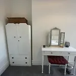 Apartment Restful Harbourside With Garden Bristol