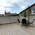 Restful Harbourside With Garden