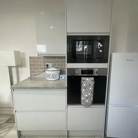 Restful Harbourside With Garden شقة