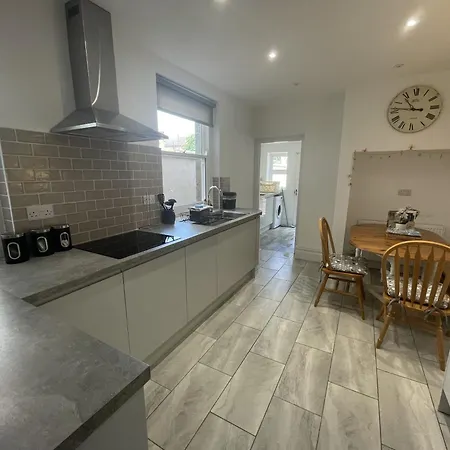 Restful Harbourside With Garden *