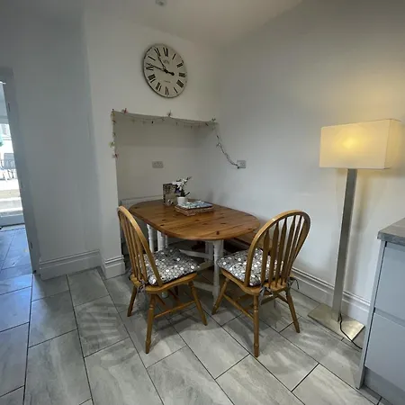 شقة Restful Harbourside With Garden