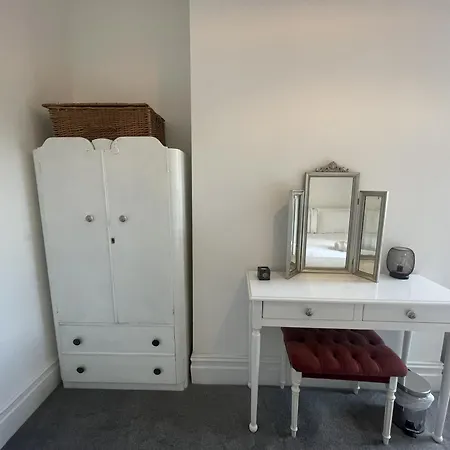 דירה Restful Harbourside With Garden בריסטול