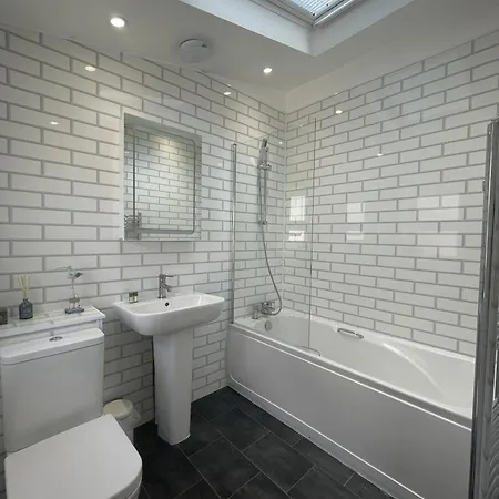 Restful Harbourside With Garden דירה