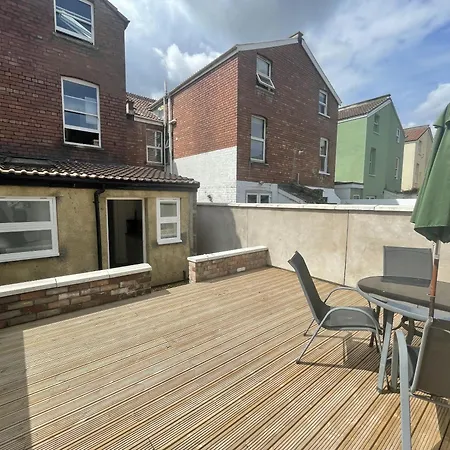 Restful Harbourside With Garden *