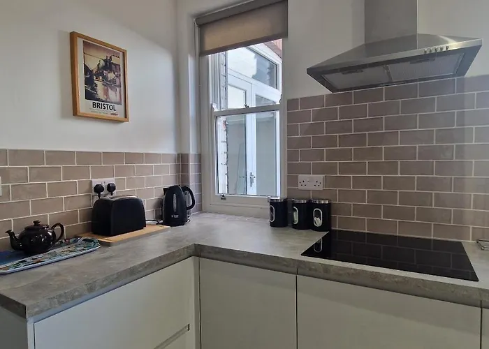 Restful Harbourside With Garden شقة