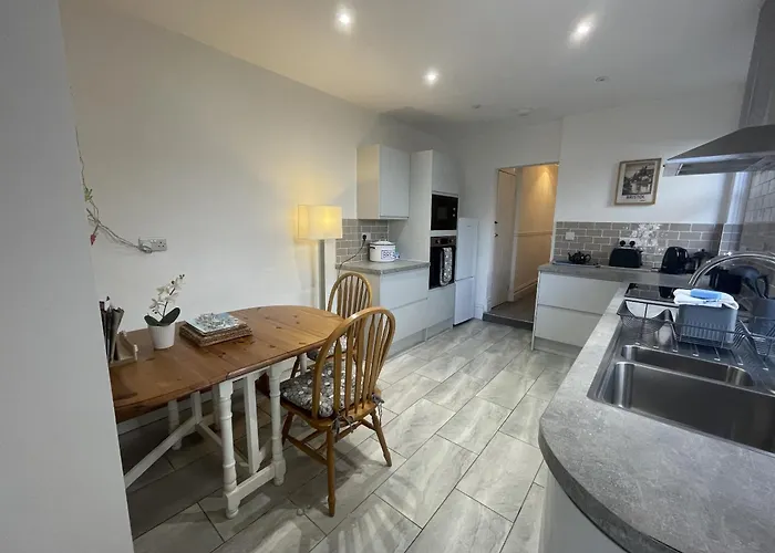 Restful Harbourside With Garden *