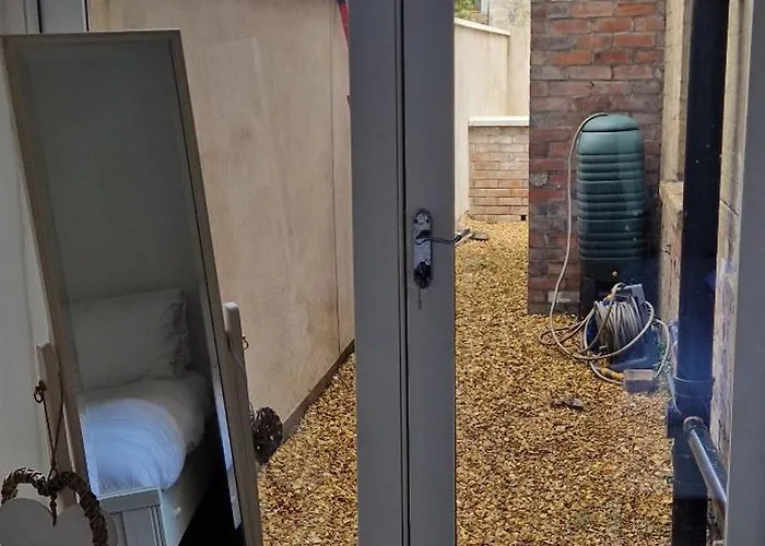 Restful Harbourside With Garden *