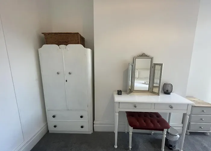 Apartment Restful Harbourside With Garden Bristol