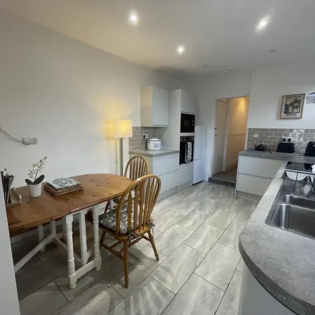 Restful Harbourside With Garden *