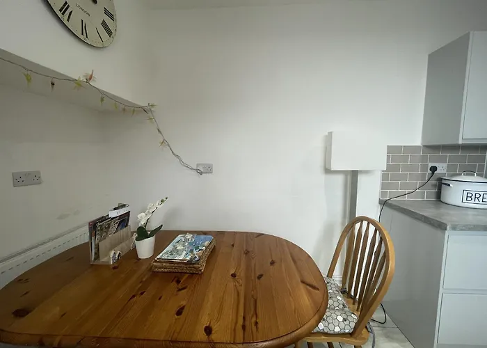 Restful Harbourside With Garden